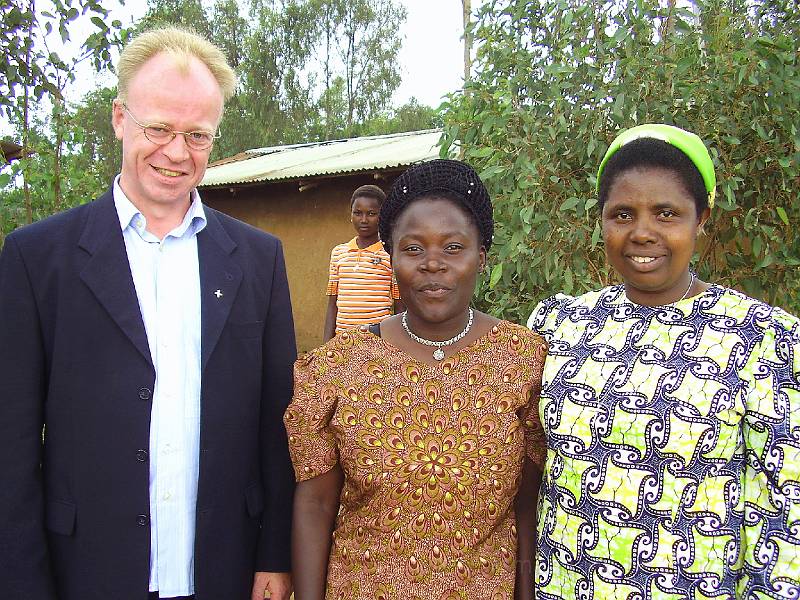 0051 Bunia postulante Micheline in het midden.JPG